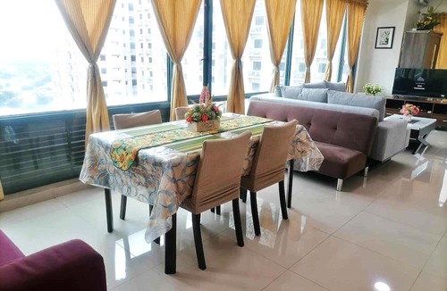 Bagumbayan Condo | Spacious Condo at One Central Park Eastwood Quezon City/Manila - 4 to 5 guests