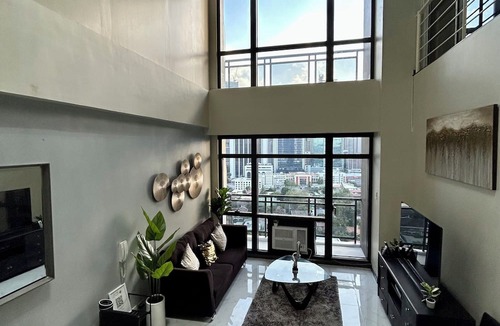 Downtown Condo | Stunning 2 Floor Loft w/5 Balconies & Round Bed