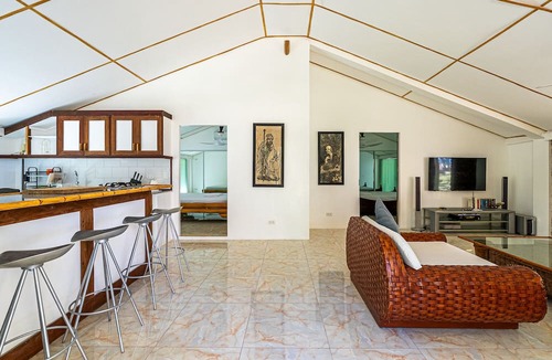 Santa Fe House | Cozy 2-bedroom house in Bantayan Island with Starlink WiFi and AC.