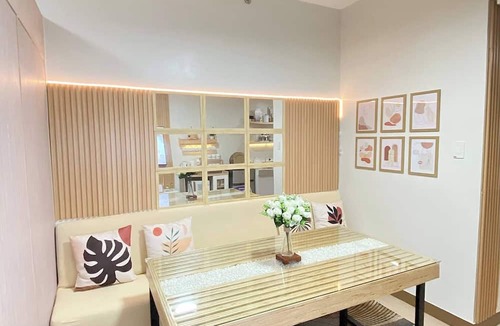 Novaliches Condo | Aesthetic Cozy Stay with PS4, Netflix & Coffee Nook - Elena Suites Staycation