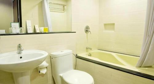Highway Hills Hotel | Lancaster Hotel Manila