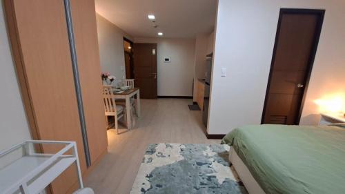 San Antonio Apartment | Key Luxe Studio Makati 20A