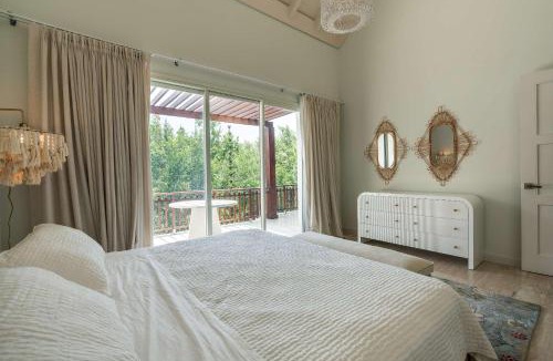 La Iglesia Apartment | Apt with 2BR & balcony beach access in Portillo