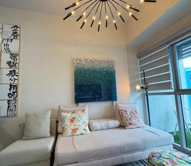 Tambo Apartment | HomeMadeLuxury 1BR Seaview Poolview Near Okada Airport