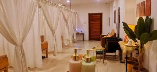 Angeles City Hotel | Huddle Room Drive Inn Motel