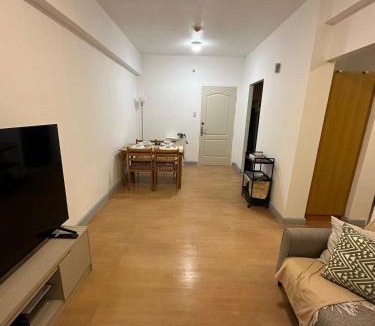 Bonifacio Global City Apartment | Cozy Urban Retreat in Burgos Circle, BGC