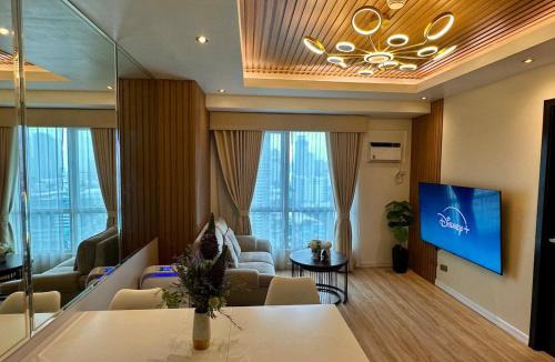 Barangka Ilaya Apartment | 2BR Condo in Mandaluyong with Sunrise View, 65 Inch OLED TV and DisneyPlus
