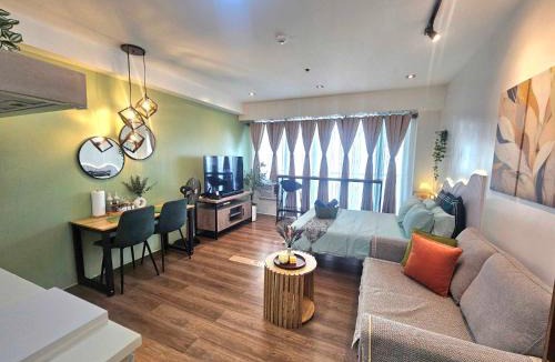 Highway Hills Apartment | Lil' Olive Spot at SOHO Central Condo in front of Edsa Shangri-la Mall