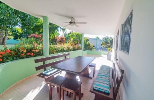 Urbanizacion Tavarez House | COZY 7BR Villa BIG POOL Close to beach