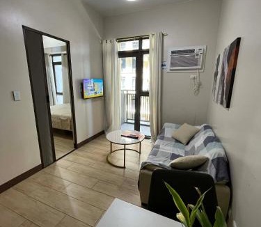 Tambo Apartment | GENTRY MANOR fast WiFi,Balcony near Okada,MOA&NAIA 8Q