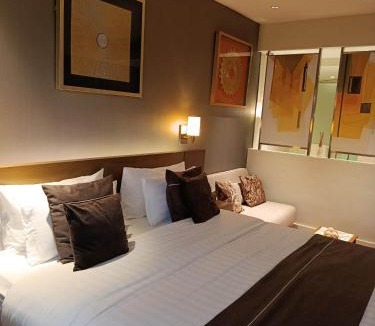 Makati Hotel | RBR LUX Novotel Manila Hotel Residences Acqua