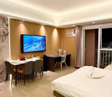 Pinagsama Apartment | Venice Luxe Canal View, Pool, Kitchen, Canal Mall Access for 3 Guests only