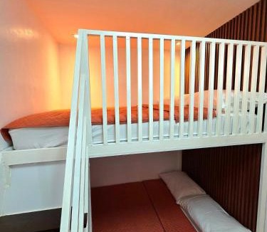 Urdaneta City House | Casa-Norte Guest House Barkada Unit