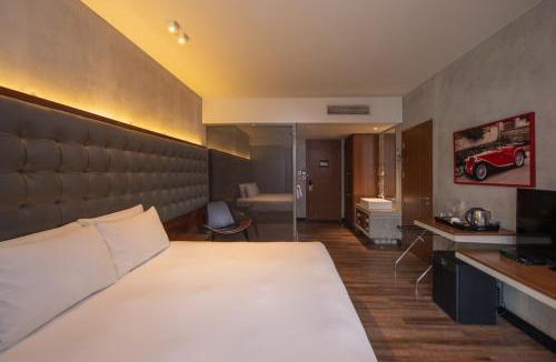 Diliman Hotel | The B Hotel Quezon City