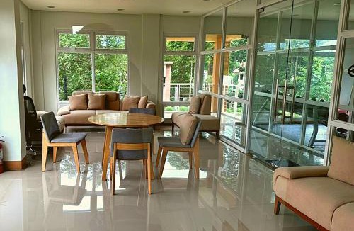 Puerto Princesa City Centre Apartment | Puerto Princesa Resort-style Condo with FREE Pool, Parking & Gym - B2 2Flourite
