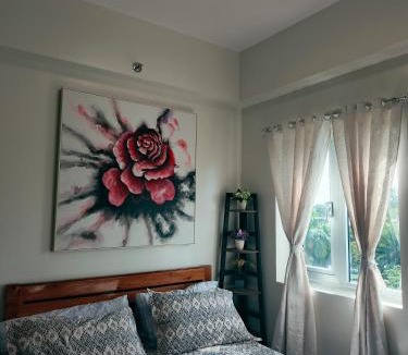 Trece Martires Apartment | Happy Stays B - 300mbps - 65"TV Netflix, Disney - Washer