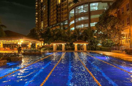 Quezon City Apartment | Zinnia Towers 1BR Condo with PS4 Karaoke Netflix & Swimming Pool