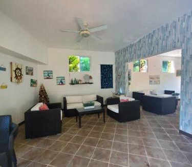 Villas Del Mar Apartment | Zona de Playa-Areas Sociales Con Piscina -Jacuzzi-BBQ-Gazebos-Ducha De Exterior-Banos-Apartamento Con Wifi-Aires Acondicionados-Ventiladores de Techo-2 Balcones-Smart TV-Netflix-Parqueo Privado-Planta Electrica-Seguridad y Control de Acceso las 24 horas