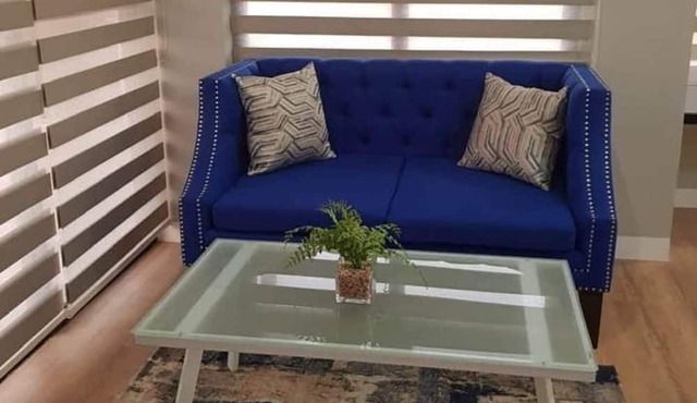 Villa - Sleeps 10 - Communal Pool - Parking
