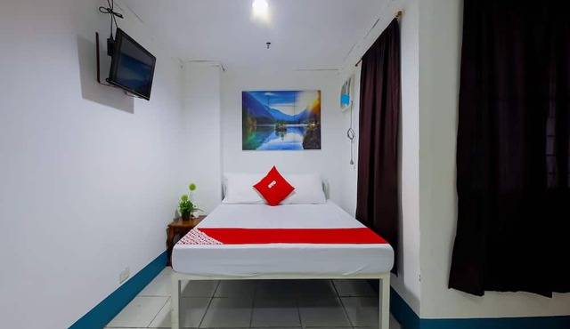 OYO 809 Crowne One Condo