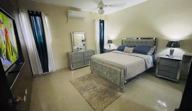 Condo 3 Bd Apt, Internet,2 Parqueo,lavadora,ac