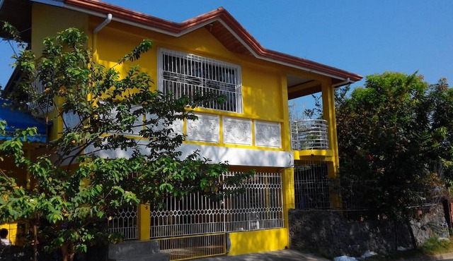 Yellow HOUSE Vacation Rental
