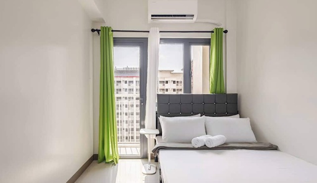 Near SM BF & Shopwise Slex Accessible 2BR for 4