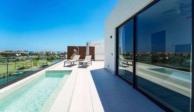 Marina Garden Penthouse 3 Bedroom Apartment