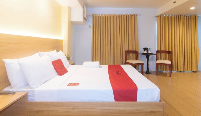 RedDoorz at LuxeLite Suites Makati