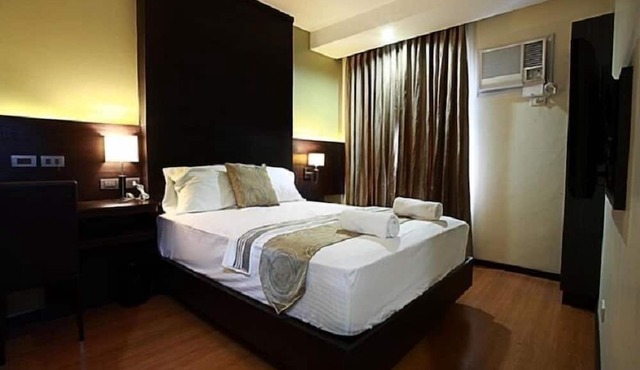 Lorenzzo Suites Hotel