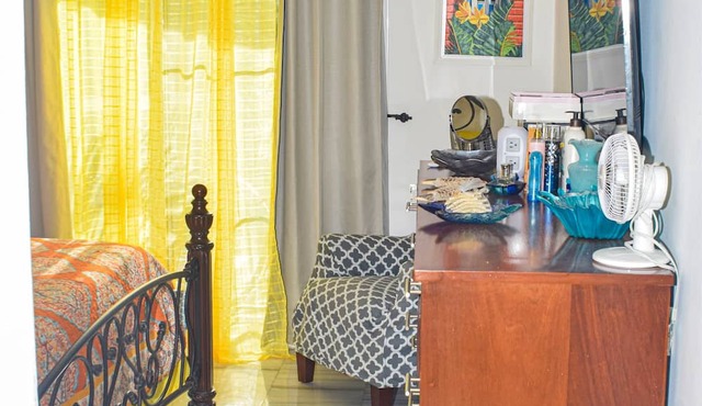Tranquil La Caña Retreat with Modern Amenities