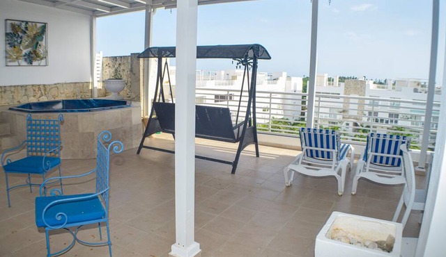 Stylish 3-Bedroom Escape with AC and WiFi in Welcoming La Caña