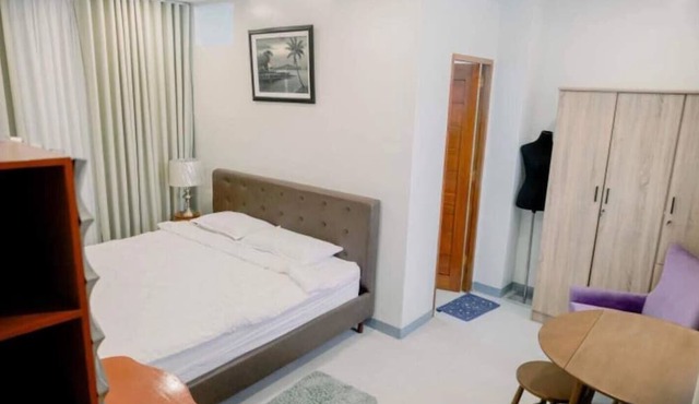 Charming 3 bedroom boutique, bathtub, 180sq.meters