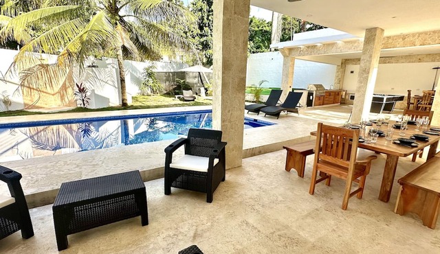 -NEW- Spacious 5Bdrms Villa With Pool & Grill - Close to Playa Popy !