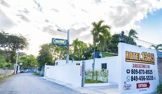 Hotel.1325 A 2 Minutos De La Playa Cómodo y Seguro, En Bani Republica Dominicana