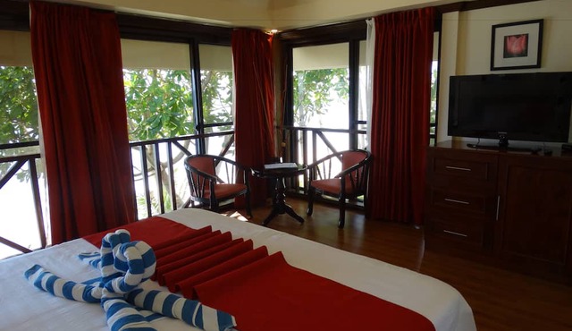 Anda White Beach Resort