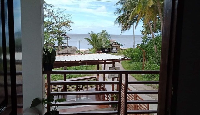 MLB BEACHFRONT APARTMENT