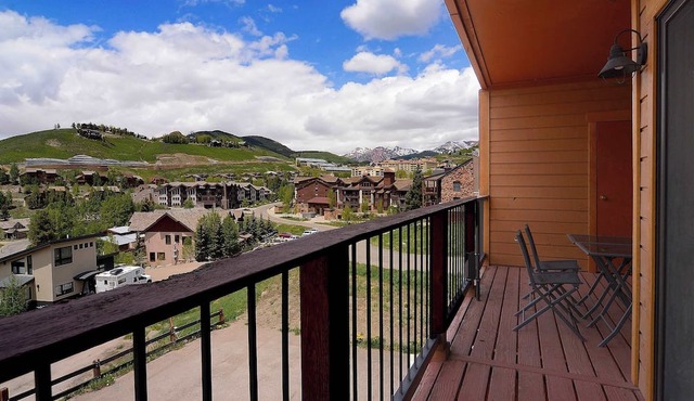 Aspen Grove, Ski in/out, Hot Tub, Pet Friendly in Mt. Crested Butte