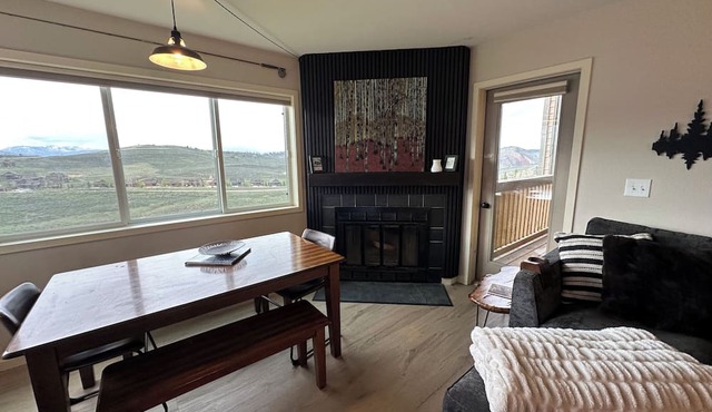 Ski In Ski Out Newley Updated2 Bed 2Bath&LoveSac Sleeper!Walk To Lift!🔥reviews! in Granby