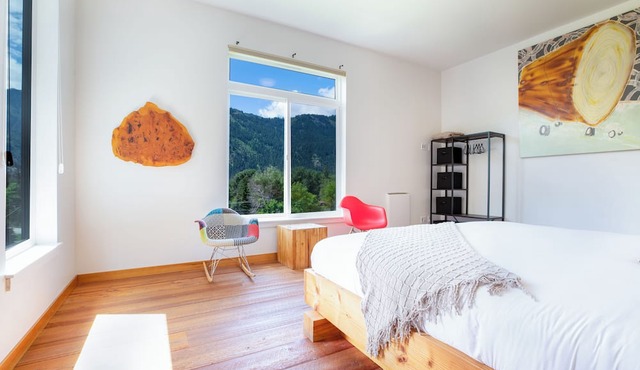 5-Star Lodge Groups Welcome 1 Mile from Downtown in Leavenworth