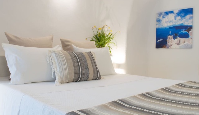 Stoa Cave Villas in Santorini