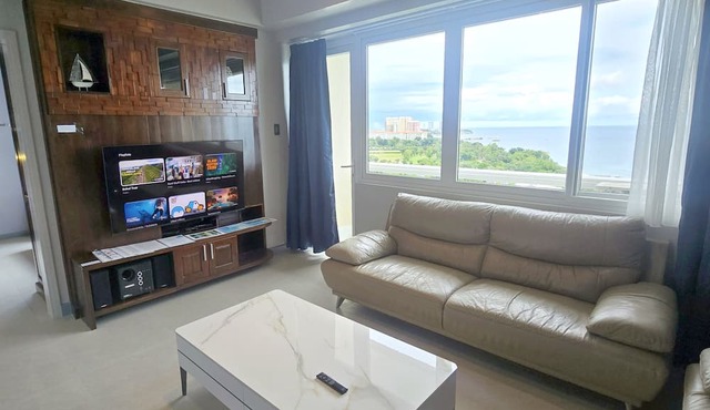 Lux. 2BR condo + 2 pools, oceanviews, Gym, Beach, near Mactan Newtown, Tours