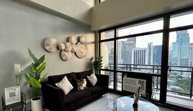Stunning 2 Floor Loft w/5 Balconies & Round Bed