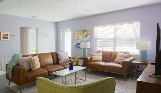 Blue Tempo - Steps to Wilton Dr, Heated Salt Pool, Huge Yard in Wilton Manors