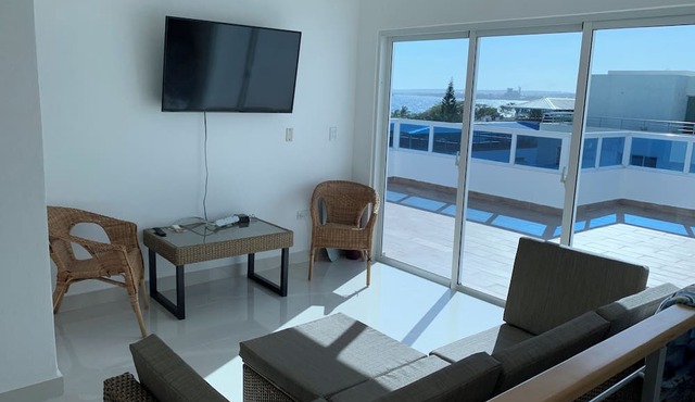 4-bedroom condo Steps from Ocean w/Pier, parking, WiFi, AC, parks & shopping.