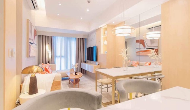 Cozy, Modern & Newly Renovated/Interiored 2BR+, 2.5 BA w/Parking at Uptown BGC