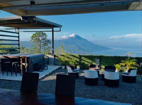 A-Frame Cabin with Taal Lake View and Hot Tub in Mataas Na Kahoy