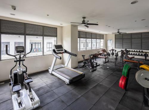 J&G Homestay near Cebu IT Park - Gym, Pool, Sauna