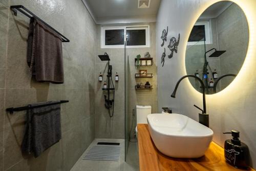 Modern, private 3-bed house in the heart of Dauin