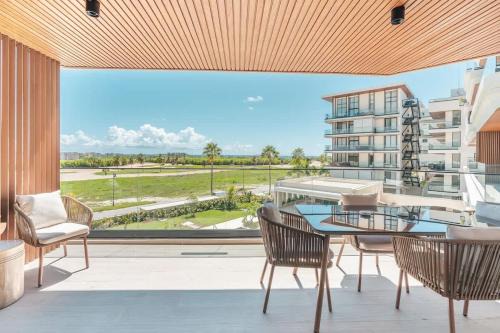 BRAND NEW! Stylish Stay in Vermare C7